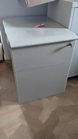 Petit meuble de bureau