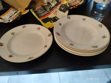 lots d'assiettes En porcelaine Opaque de Sarreguemines