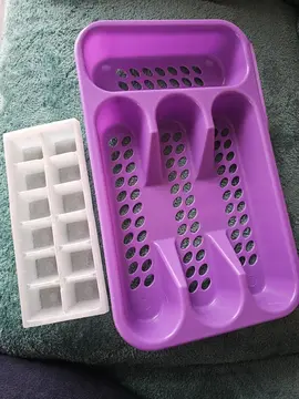 range couverts et bac à glaçons