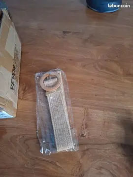 Ceinture neuve et emballée