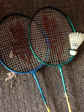 2 raquettes badminton