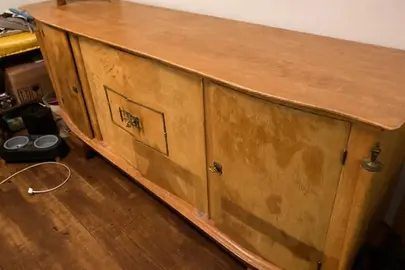 Urgent donne buffet 4 portes