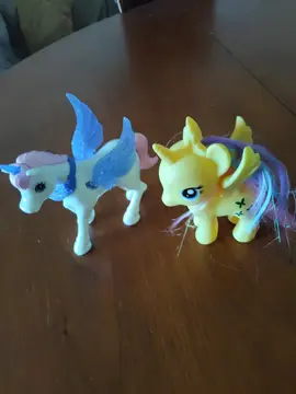 jouets...2 petites Licornes