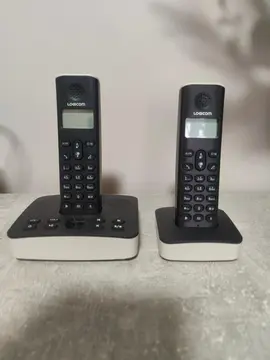 2 combinés téléphoniques
