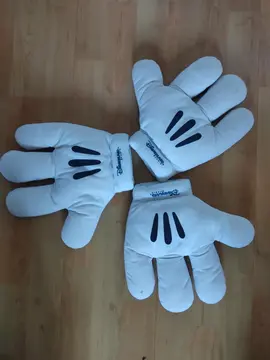 mains de Mickey