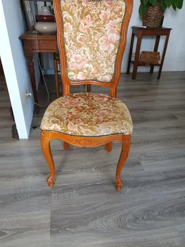 chaise capitonnée