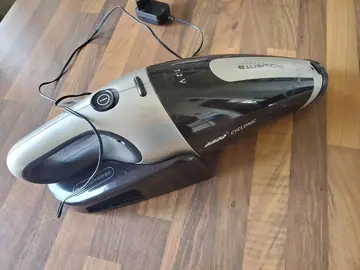 Petit aspirateur à main