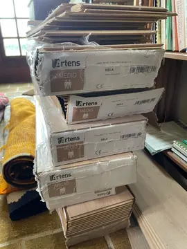 donne 8 paquets de parquet Artens , medio, 7 mm, 1292*193 par 10