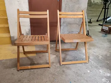 Chaises pliantes en bois