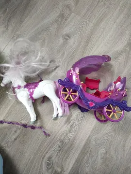 caleche et cheval pour poupée