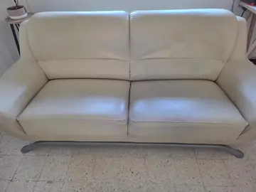 Canapé beige long 2 mètre Largeur 80 et H 85 à venir chercher sur place.