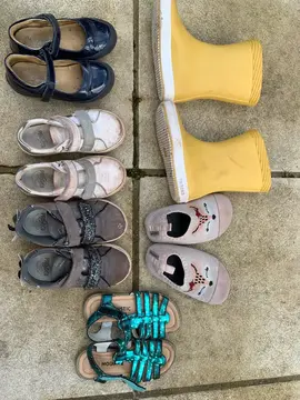 5 paires de chaussures, 1 paire de chaussons taille 26