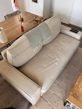 Canapé beige trois places