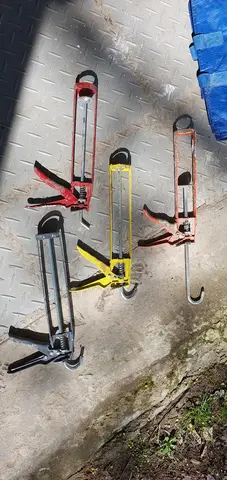 pistolet à joints silicones et autres.