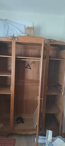 placard en bois, porte vitrée