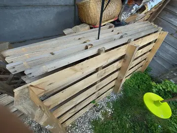 Palettes en bois de différentes tailles