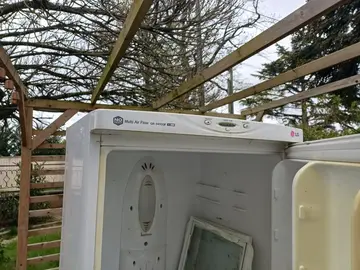 frigo LG qui fonctionne mais qui nécessite un gros nettoyage