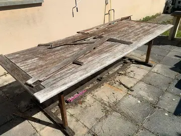 Table de jardin pour récupération