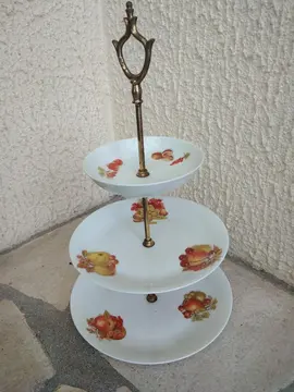 Présentoir à biscuits à étages en porcelaine de Limoges