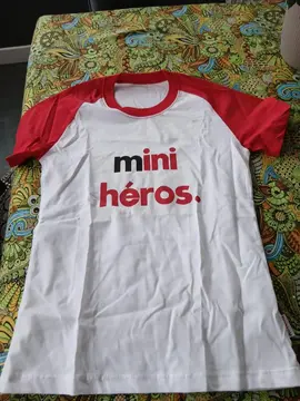 Tshirt enfant 8/10ans "mini héros" neuf