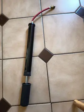 Pompe à vélo manuelle