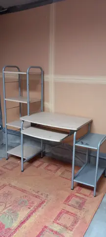 bureau en bois et métal