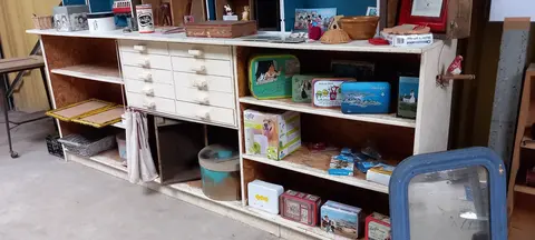 grand meuble bas étagères et tiroirs