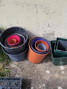 POT DE FLEUR EN PLASTIQUE