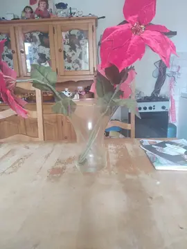 Vase avec fleurs atificiel
