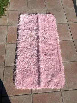 tapis rose poilu