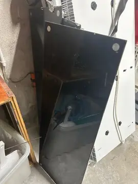 étagère verre noir.