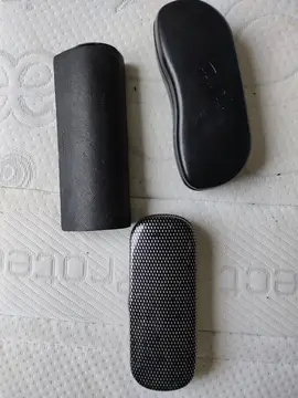 3 étuis à lunettes - état moyen mais fonctionnels