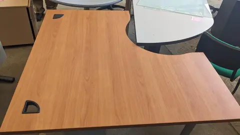 Bureau angle 130x130