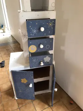 Donne meuble en carton