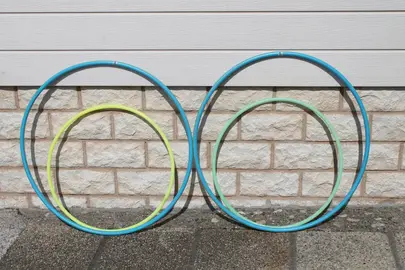 4 "hula hoop"