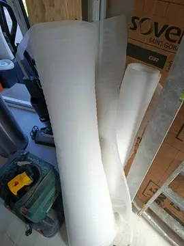 sous couche parquet 8 m environ sûrement plus