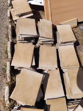 Bonjour je viens d'enlever le carrelage de ma cuisine si vous êtes intéressé il est à venir chercher