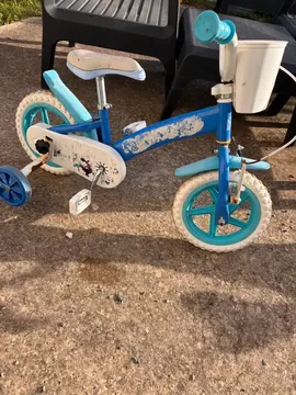 vélo reines des neiges avec panier et petites roues