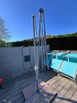 structure de parasol deporté avec pied (mais sans les dalles)