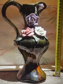 Vase vintage 25 cm style Vallauris avec fleurs relief