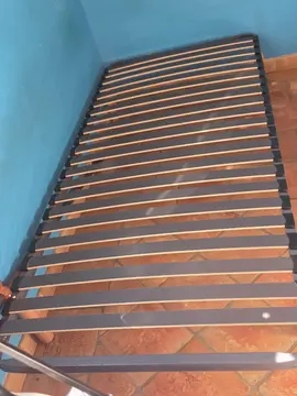 donne lit 1 personne a lattes avec matelas