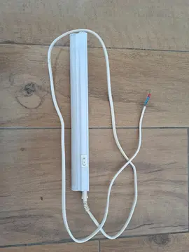 éclairage néon sous meuble/étagère