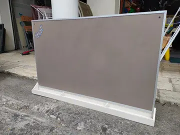 tableau enfant avec fixation et lettres aimantees