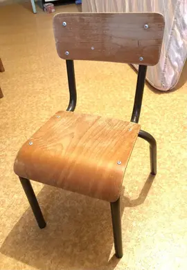 petite chaise d'ecole