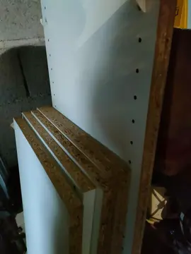 donne étagère Ikea et montant ikea blanc