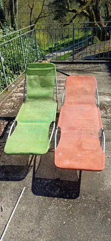 2 transats légers, pliables, confortables