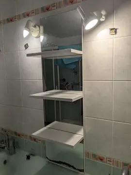 étagères de salle de bain