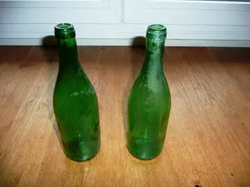 Bouteilles de vin vides, type Bourgogne