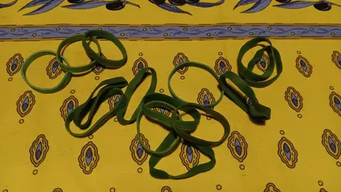 Lot de 14 élastiques verts de taille moyenne