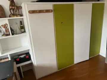 Meuble de rangement (penderie, tiroirs) 4 portes.